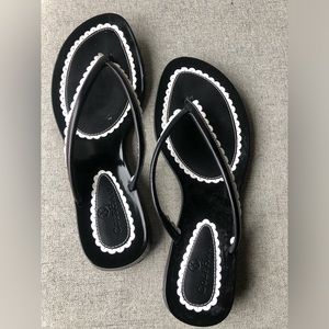 Cole Haan Summer Thong Sandal BLACK WHITE patent leather D16800